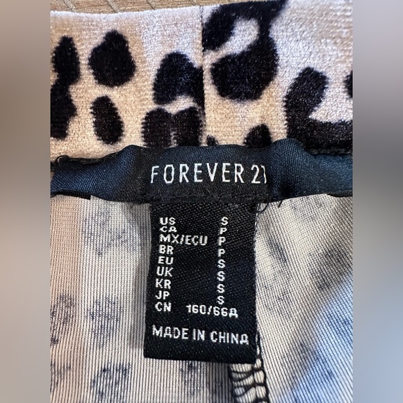 Women’s PJ’s tank and shorts leopard cheetah print set preowned pajamas - Picture 8 of 8